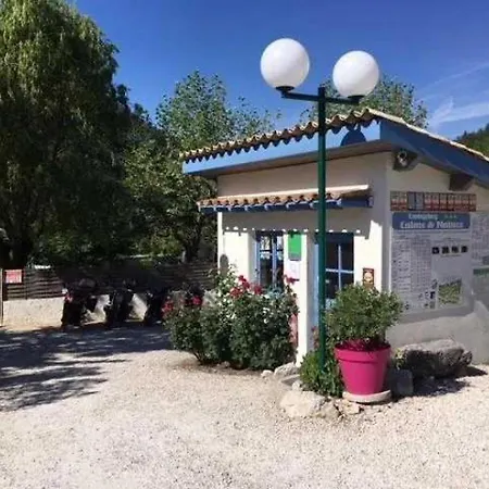 Zecamping 3 Etoiles Pet Friendly Locatif Tv Lv 35M2 6 Pers Alpstuga Castellane