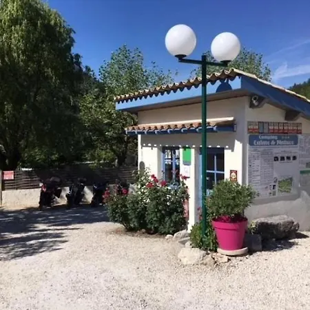 Zecamping 3 Etoiles Pet Friendly Locatif Tv Lv 35M2 6 Pers Castellane